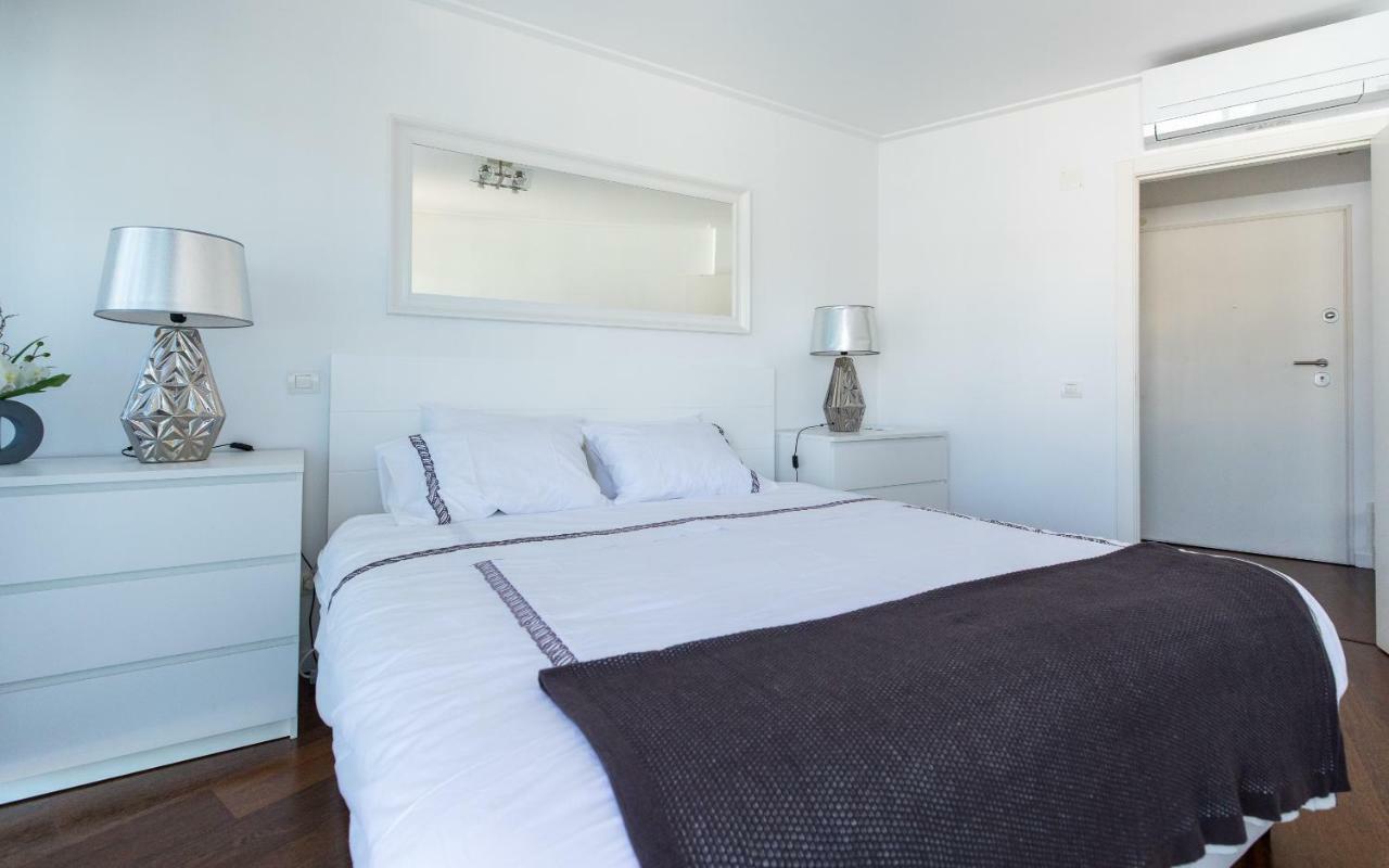 Charming With Balcony & Pool Apartment
